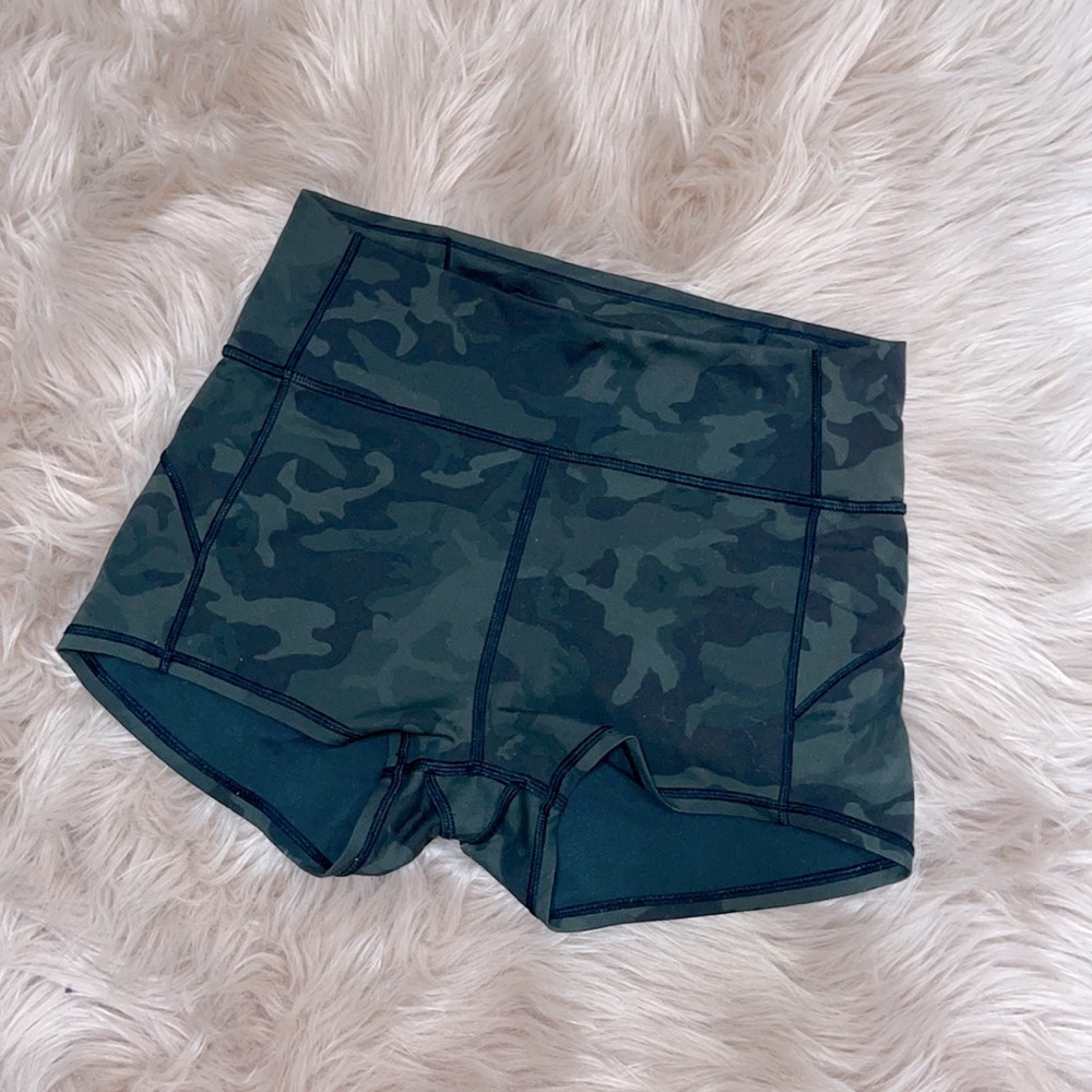 Lululemon In Movement Short 2.5” Sz 8